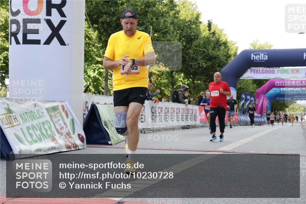 06.09.2026 - CURREX Alsterlauf Yannick Fuchs http://msf.ph/oto/10230728 06.09.2026 11:56:12 Ziel 1131, 1162, 1214, 1320, 8285, 8312 meine-sportfotos.de