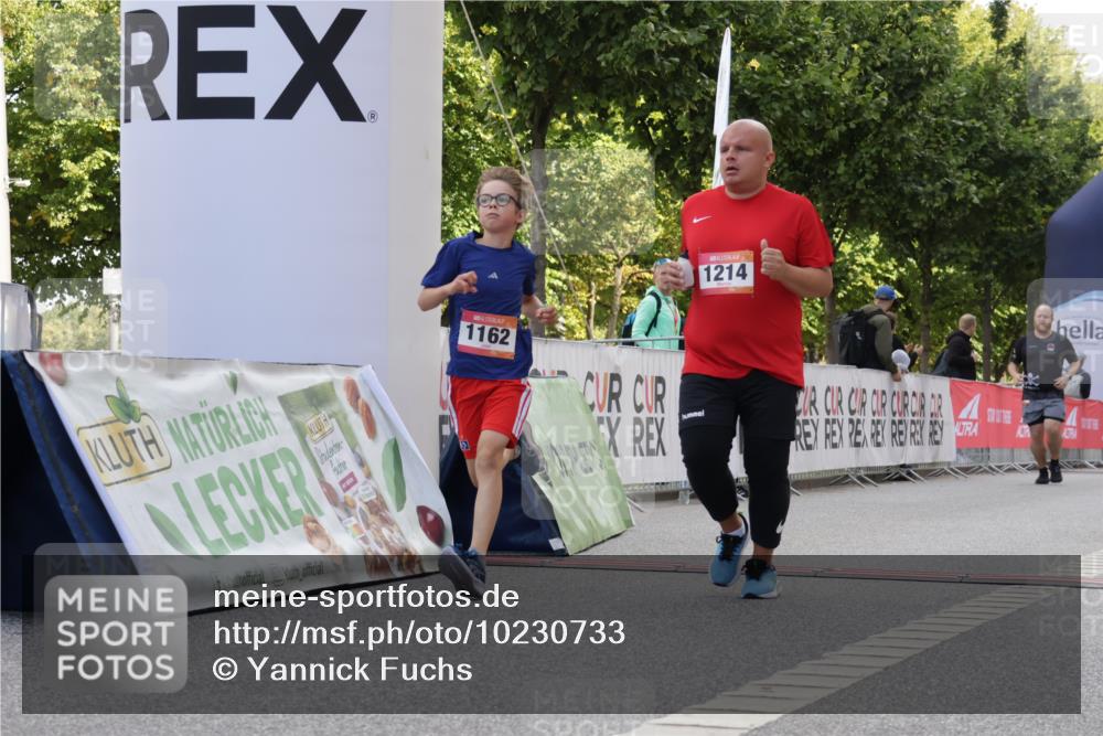 06.09.2026 - CURREX Alsterlauf Yannick Fuchs http://msf.ph/oto/10230733 06.09.2026 11:56:14 Ziel 1131, 1162, 1214, 8285, 8312 meine-sportfotos.de