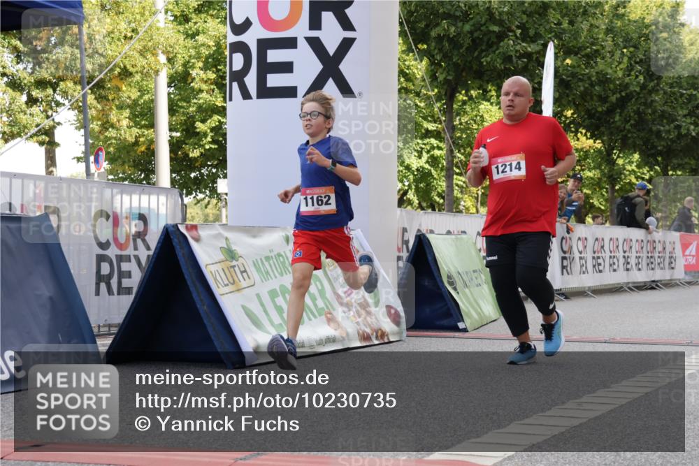 06.09.2026 - CURREX Alsterlauf Yannick Fuchs http://msf.ph/oto/10230735 06.09.2026 11:56:14 Ziel 1131, 1162, 1214, 8285, 8312 meine-sportfotos.de