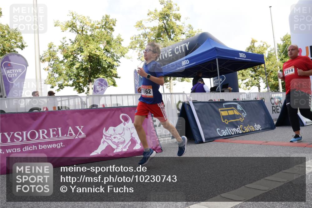 06.09.2026 - CURREX Alsterlauf Yannick Fuchs http://msf.ph/oto/10230743 06.09.2026 11:56:15 Ziel 1131, 1162, 1214, 8285, 8312 meine-sportfotos.de