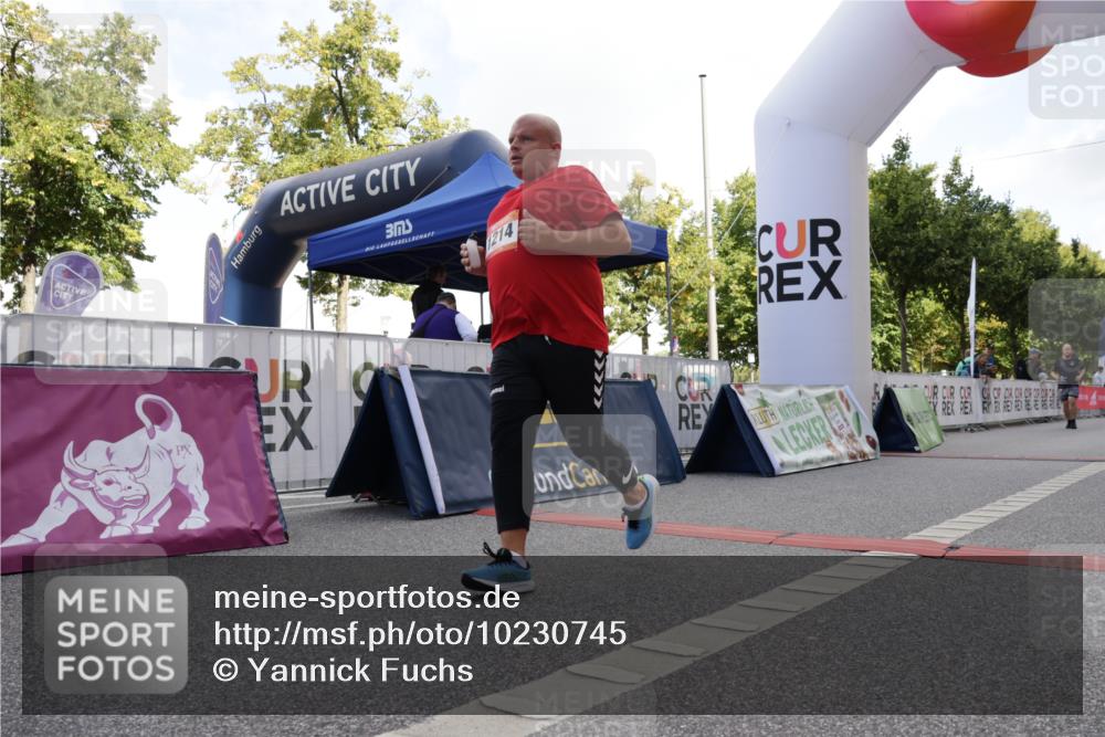 06.09.2026 - CURREX Alsterlauf Yannick Fuchs http://msf.ph/oto/10230745 06.09.2026 11:56:16 Ziel 1131, 1162, 1214, 8267, 8285, 8312 meine-sportfotos.de