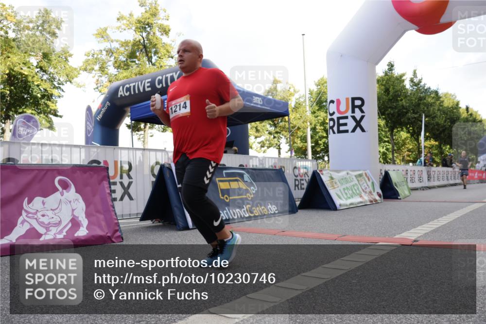 06.09.2026 - CURREX Alsterlauf Yannick Fuchs http://msf.ph/oto/10230746 06.09.2026 11:56:16 Ziel 1131, 1162, 1214, 8267, 8285, 8312 meine-sportfotos.de