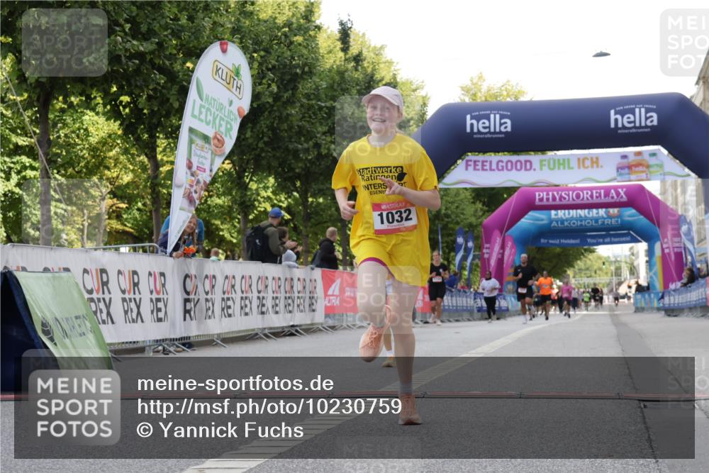 06.09.2026 - CURREX Alsterlauf Yannick Fuchs http://msf.ph/oto/10230759 06.09.2026 11:56:24 Ziel 1032, 1103, 1142, 1211, 8267 meine-sportfotos.de