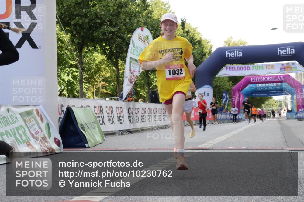 06.09.2026 - CURREX Alsterlauf Yannick Fuchs http://msf.ph/oto/10230762 06.09.2026 11:56:25 Ziel 1032, 1103, 1142, 1211, 8267 meine-sportfotos.de
