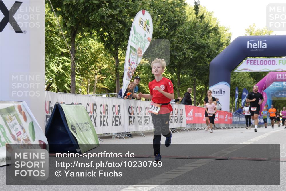 06.09.2026 - CURREX Alsterlauf Yannick Fuchs http://msf.ph/oto/10230769 06.09.2026 11:56:28 Ziel 1032, 1035, 1103, 1142, 1211, 8267 meine-sportfotos.de