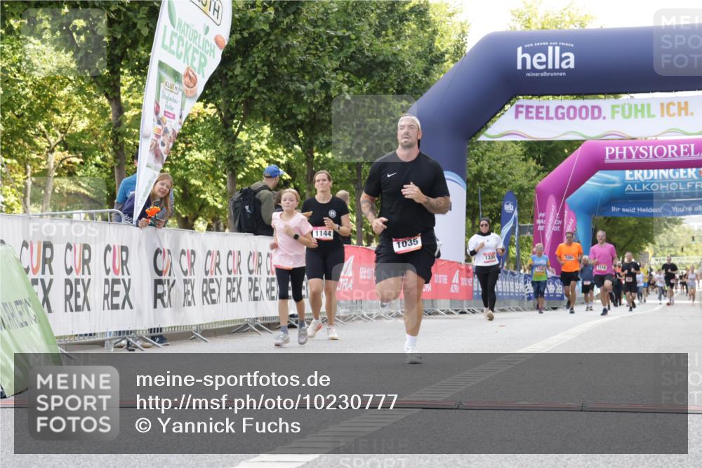 06.09.2026 - CURREX Alsterlauf Yannick Fuchs http://msf.ph/oto/10230777 06.09.2026 11:56:31 Ziel 1032, 1035, 1103, 1144, 1172, 1211 meine-sportfotos.de