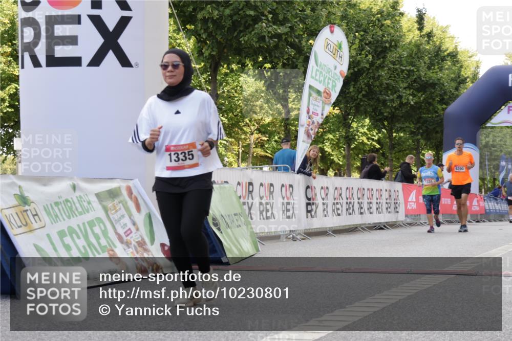 06.09.2026 - CURREX Alsterlauf Yannick Fuchs http://msf.ph/oto/10230801 06.09.2026 11:56:42 Ziel 1118, 1144, 1172, 1335 meine-sportfotos.de