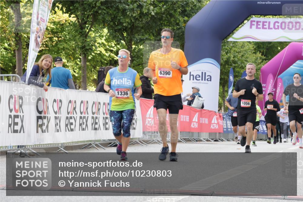 06.09.2026 - CURREX Alsterlauf Yannick Fuchs http://msf.ph/oto/10230803 06.09.2026 11:56:44 Ziel 1056, 1118, 1303, 1335, 1336, 6390 meine-sportfotos.de