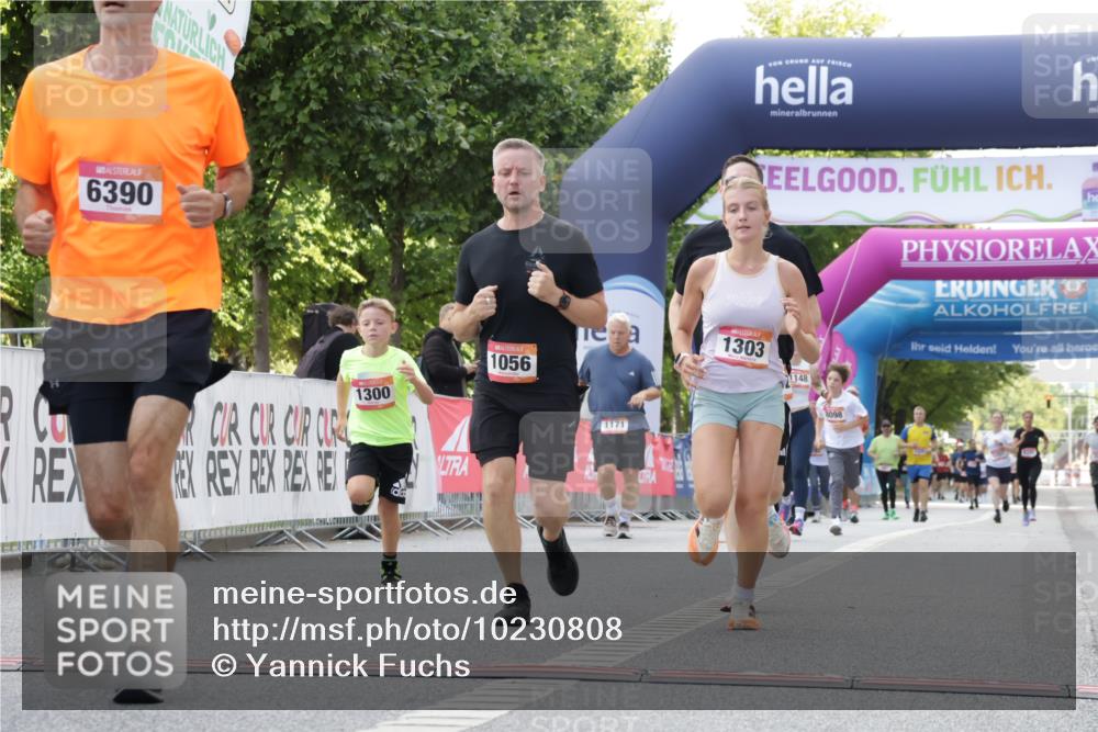 06.09.2026 - CURREX Alsterlauf Yannick Fuchs http://msf.ph/oto/10230808 06.09.2026 11:56:48 Ziel 1056, 1102, 1300, 1303, 1335, 1336, 6390 meine-sportfotos.de