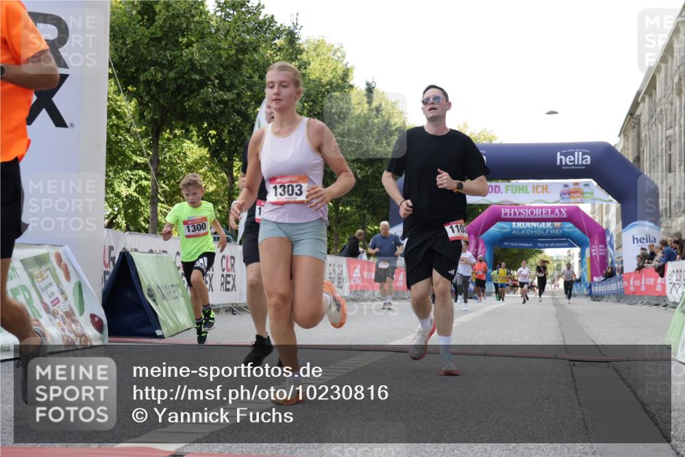 06.09.2026 - CURREX Alsterlauf Yannick Fuchs http://msf.ph/oto/10230816 06.09.2026 11:56:50 Ziel 1056, 1102, 1148, 1300, 1303, 1336, 6390, 8098 meine-sportfotos.de