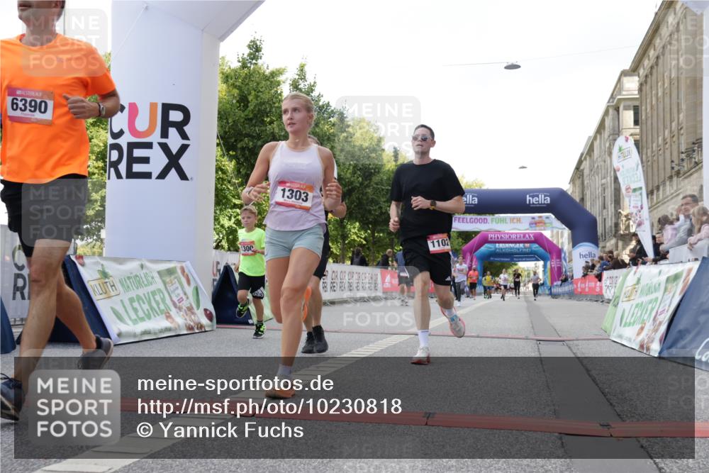06.09.2026 - CURREX Alsterlauf Yannick Fuchs http://msf.ph/oto/10230818 06.09.2026 11:56:50 Ziel 1056, 1102, 1148, 1300, 1303, 1336, 6390, 8098 meine-sportfotos.de