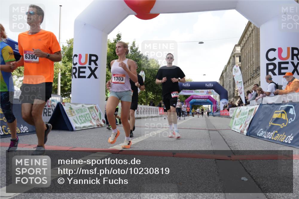06.09.2026 - CURREX Alsterlauf Yannick Fuchs http://msf.ph/oto/10230819 06.09.2026 11:56:50 Ziel 1056, 1102, 1148, 1300, 1303, 1336, 6390, 8098 meine-sportfotos.de