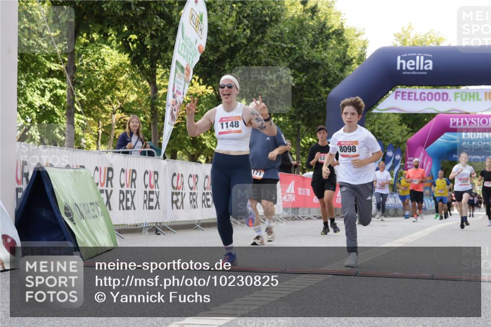 06.09.2026 - CURREX Alsterlauf Yannick Fuchs http://msf.ph/oto/10230825 06.09.2026 11:56:53 Ziel 1056, 1102, 1148, 1171, 1248, 1257, 1300, 1303, 1336, 6390, 8098 meine-sportfotos.de