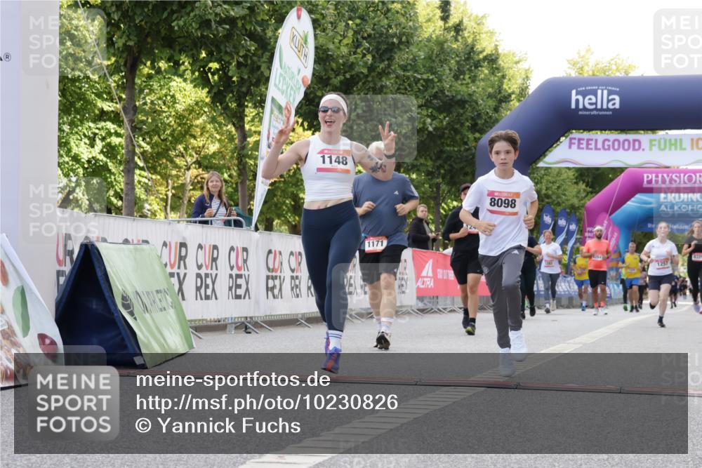 06.09.2026 - CURREX Alsterlauf Yannick Fuchs http://msf.ph/oto/10230826 06.09.2026 11:56:54 Ziel 1056, 1102, 1148, 1171, 1248, 1257, 1300, 1303, 1336, 6390, 8098, 8325 meine-sportfotos.de