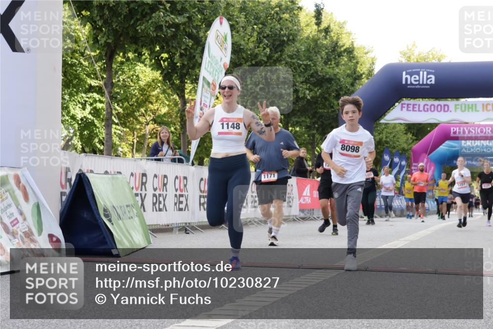 06.09.2026 - CURREX Alsterlauf Yannick Fuchs http://msf.ph/oto/10230827 06.09.2026 11:56:54 Ziel 1056, 1102, 1148, 1171, 1248, 1257, 1300, 1303, 1336, 6390, 8098, 8325 meine-sportfotos.de
