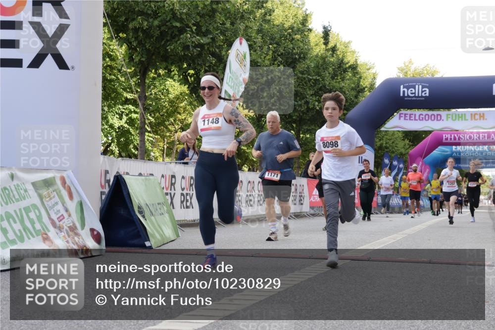 06.09.2026 - CURREX Alsterlauf Yannick Fuchs http://msf.ph/oto/10230829 06.09.2026 11:56:54 Ziel 1056, 1102, 1148, 1171, 1248, 1257, 1300, 1303, 1336, 6390, 8098, 8325 meine-sportfotos.de