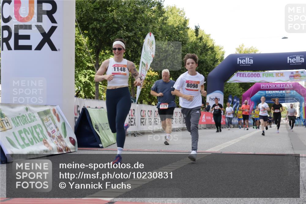 06.09.2026 - CURREX Alsterlauf Yannick Fuchs http://msf.ph/oto/10230831 06.09.2026 11:56:54 Ziel 1056, 1102, 1148, 1171, 1248, 1257, 1300, 1303, 1336, 6390, 8098, 8325 meine-sportfotos.de