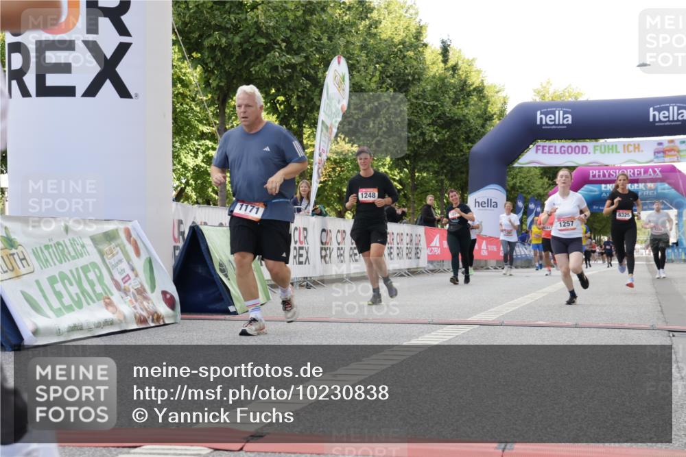 06.09.2026 - CURREX Alsterlauf Yannick Fuchs http://msf.ph/oto/10230838 06.09.2026 11:56:56 Ziel 1055, 1056, 1102, 1148, 1171, 1248, 1257, 1300, 1303, 8098, 8325, 8326 meine-sportfotos.de