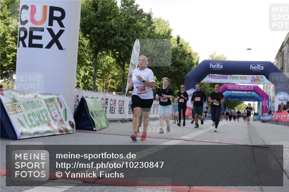 06.09.2026 - CURREX Alsterlauf Yannick Fuchs http://msf.ph/oto/10230847 06.09.2026 11:54:13 Ziel 1063, 1192, 1209, 1232, 1249, 1308, 1309, 1322, 1323, 8018 meine-sportfotos.de