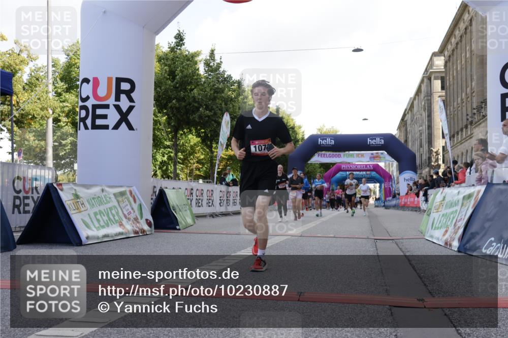 06.09.2026 - CURREX Alsterlauf Yannick Fuchs http://msf.ph/oto/10230887 06.09.2026 11:54:23 Ziel 1078, 1086, 1104, 1151, 1166, 1167, 1192, 1322, 1323, 1332, 1339, 8018, 8239, 8240 meine-sportfotos.de