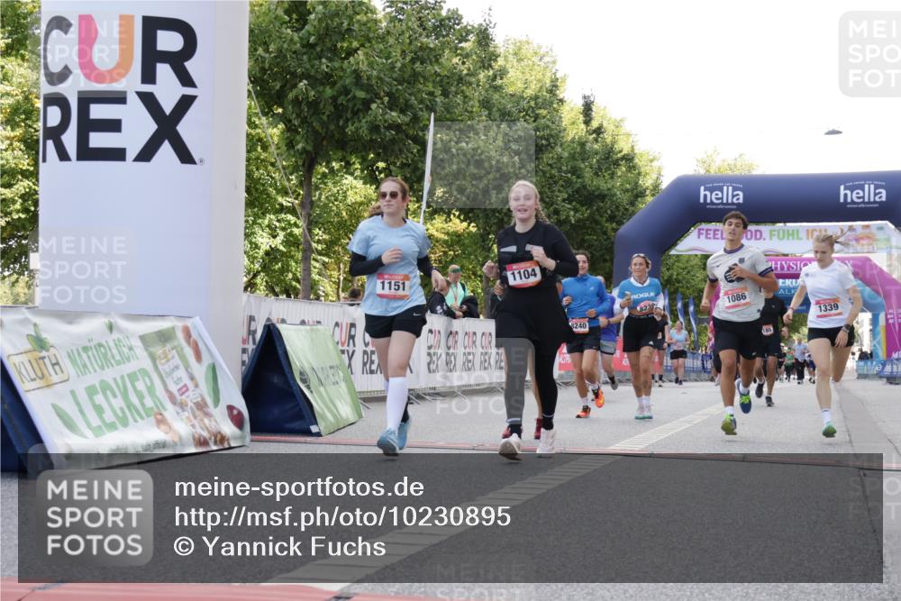 06.09.2026 - CURREX Alsterlauf Yannick Fuchs http://msf.ph/oto/10230895 06.09.2026 11:54:26 Ziel 1078, 1086, 1104, 1151, 1166, 1167, 1191, 1332, 1339, 8185, 8239, 8240 meine-sportfotos.de