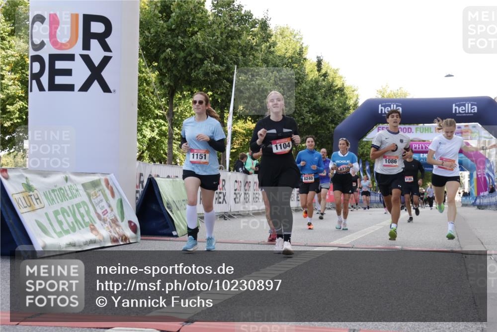 06.09.2026 - CURREX Alsterlauf Yannick Fuchs http://msf.ph/oto/10230897 06.09.2026 11:54:26 Ziel 1078, 1086, 1104, 1151, 1166, 1167, 1191, 1332, 1339, 8185, 8239, 8240 meine-sportfotos.de