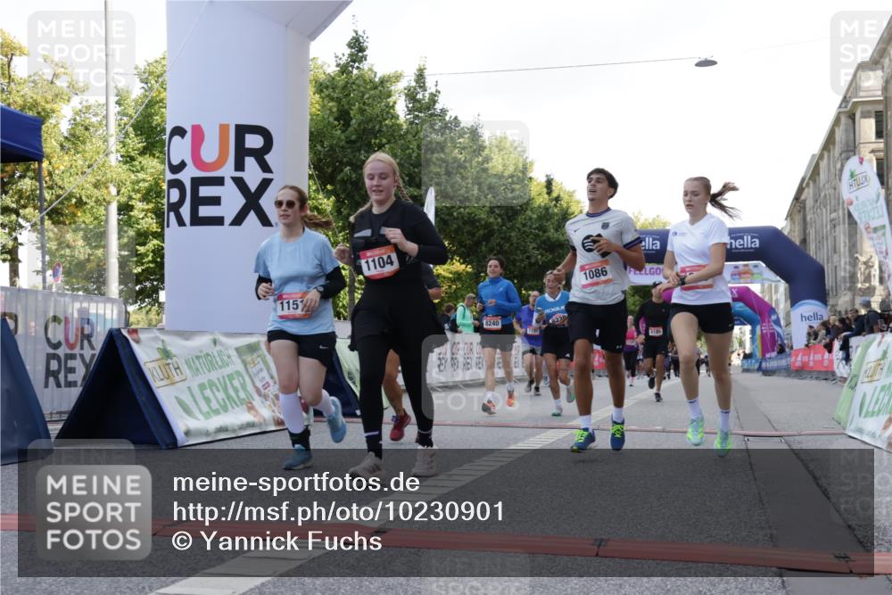 06.09.2026 - CURREX Alsterlauf Yannick Fuchs http://msf.ph/oto/10230901 06.09.2026 11:54:27 Ziel 1078, 1086, 1104, 1151, 1191, 1332, 1339, 8185, 8239, 8240 meine-sportfotos.de