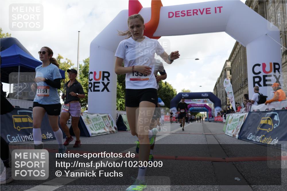 06.09.2026 - CURREX Alsterlauf Yannick Fuchs http://msf.ph/oto/10230909 06.09.2026 11:54:29 Ziel 1078, 1086, 1104, 1151, 1191, 1328, 1332, 1339, 8185, 8239, 8240 meine-sportfotos.de