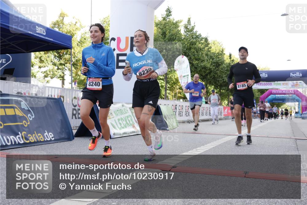 06.09.2026 - CURREX Alsterlauf Yannick Fuchs http://msf.ph/oto/10230917 06.09.2026 11:54:30 Ziel 1078, 1086, 1104, 1122, 1151, 1191, 1328, 1332, 1339, 8185, 8239, 8240 meine-sportfotos.de