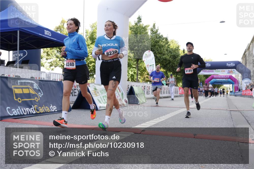 06.09.2026 - CURREX Alsterlauf Yannick Fuchs http://msf.ph/oto/10230918 06.09.2026 11:54:30 Ziel 1078, 1086, 1104, 1122, 1151, 1191, 1328, 1332, 1339, 8185, 8239, 8240 meine-sportfotos.de