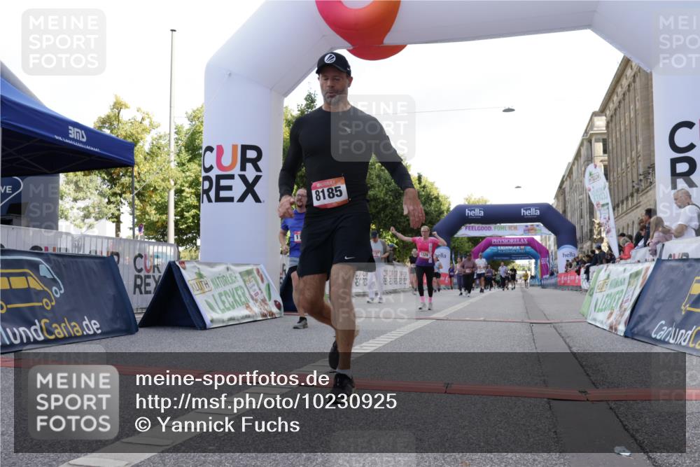 06.09.2026 - CURREX Alsterlauf Yannick Fuchs http://msf.ph/oto/10230925 06.09.2026 11:54:32 Ziel 1086, 1104, 1122, 1151, 1191, 1325, 1328, 1332, 1339, 8185, 8239, 8240 meine-sportfotos.de