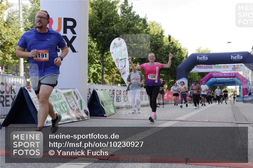 06.09.2026 - CURREX Alsterlauf Yannick Fuchs http://msf.ph/oto/10230927 06.09.2026 11:54:33 Ziel 1086, 1104, 1122, 1151, 1168, 1191, 1325, 1328, 1332, 1339, 8185, 8239, 8240 meine-sportfotos.de
