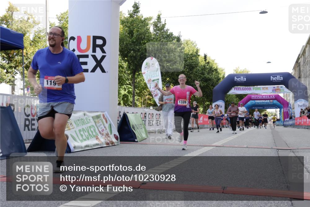 06.09.2026 - CURREX Alsterlauf Yannick Fuchs http://msf.ph/oto/10230928 06.09.2026 11:54:33 Ziel 1086, 1104, 1122, 1151, 1168, 1191, 1325, 1328, 1332, 1339, 8185, 8239, 8240 meine-sportfotos.de