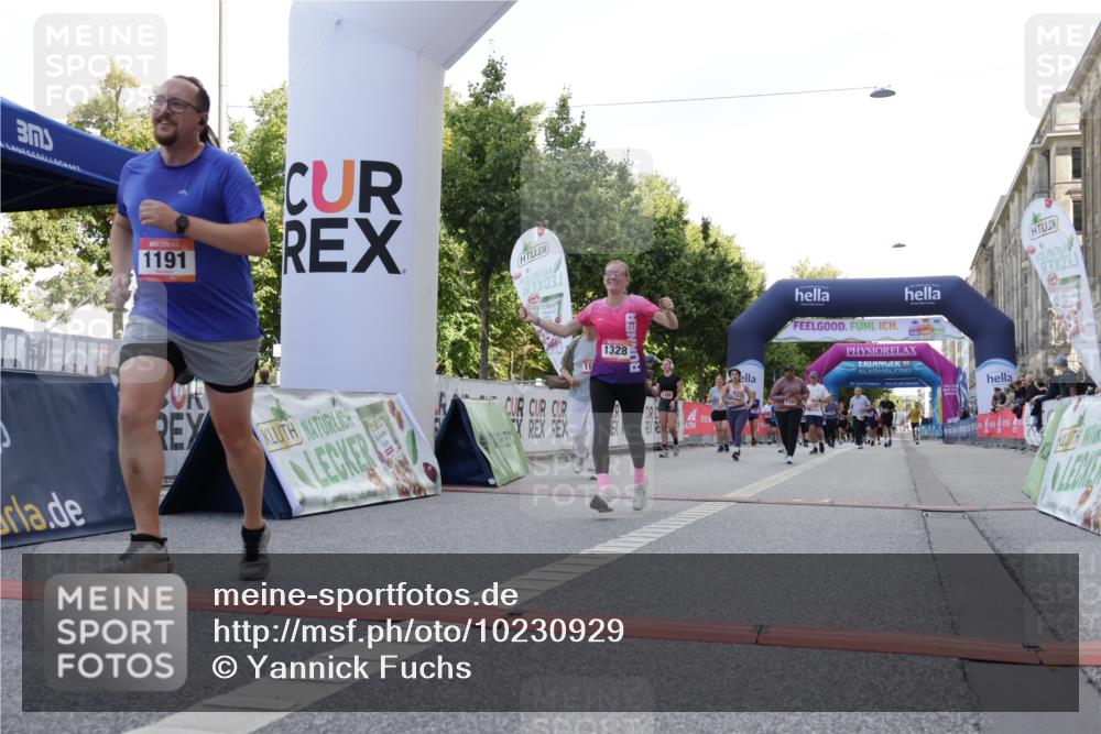 06.09.2026 - CURREX Alsterlauf Yannick Fuchs http://msf.ph/oto/10230929 06.09.2026 11:54:33 Ziel 1086, 1104, 1122, 1151, 1168, 1191, 1325, 1328, 1332, 1339, 8185, 8239, 8240 meine-sportfotos.de