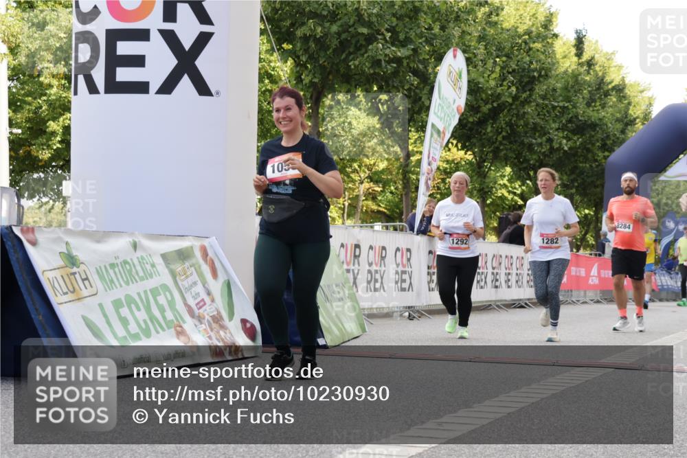 06.09.2026 - CURREX Alsterlauf Yannick Fuchs http://msf.ph/oto/10230930 06.09.2026 11:57:02 Ziel 1055, 1171, 1248, 1257, 1282, 1292, 8284, 8325, 8326 meine-sportfotos.de