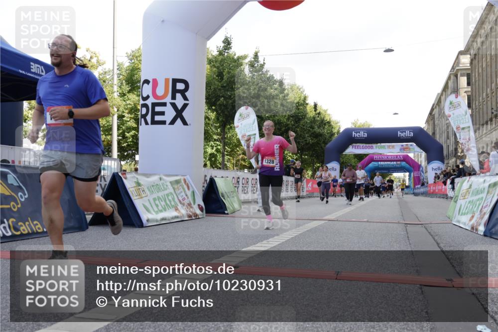06.09.2026 - CURREX Alsterlauf Yannick Fuchs http://msf.ph/oto/10230931 06.09.2026 11:54:33 Ziel 1086, 1104, 1122, 1151, 1168, 1191, 1325, 1328, 1332, 1339, 8185, 8239, 8240 meine-sportfotos.de