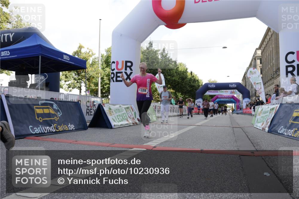 06.09.2026 - CURREX Alsterlauf Yannick Fuchs http://msf.ph/oto/10230936 06.09.2026 11:54:34 Ziel 1086, 1122, 1168, 1191, 1289, 1325, 1328, 1332, 1339, 8185, 8239, 8240 meine-sportfotos.de