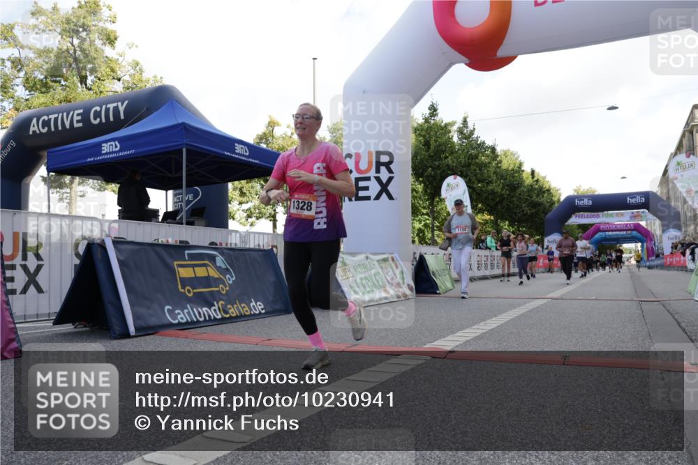 06.09.2026 - CURREX Alsterlauf Yannick Fuchs http://msf.ph/oto/10230941 06.09.2026 11:54:35 Ziel 1122, 1168, 1191, 1289, 1325, 1328, 8185, 8239, 8240 meine-sportfotos.de