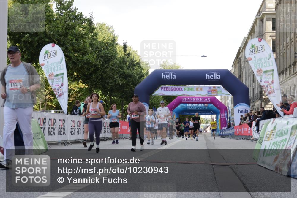 06.09.2026 - CURREX Alsterlauf Yannick Fuchs http://msf.ph/oto/10230943 06.09.2026 11:54:36 Ziel 1017, 1019, 1122, 1168, 1191, 1289, 1290, 1325, 1328, 1331, 8185 meine-sportfotos.de