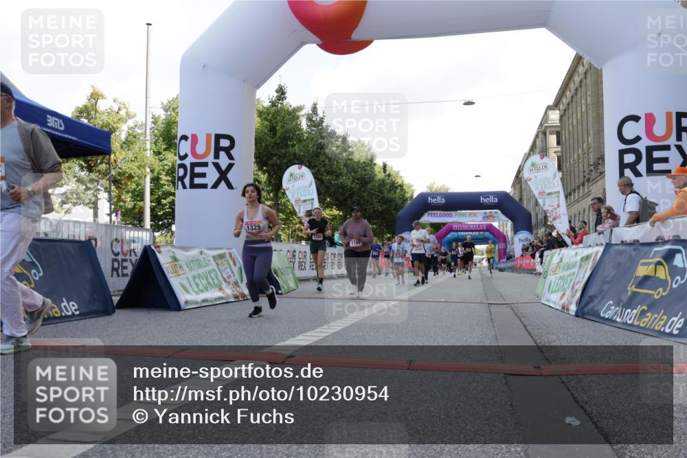 06.09.2026 - CURREX Alsterlauf Yannick Fuchs http://msf.ph/oto/10230954 06.09.2026 11:54:38 Ziel 1012, 1017, 1019, 1031, 1122, 1168, 1185, 1191, 1251, 1289, 1290, 1325, 1328, 1331 meine-sportfotos.de