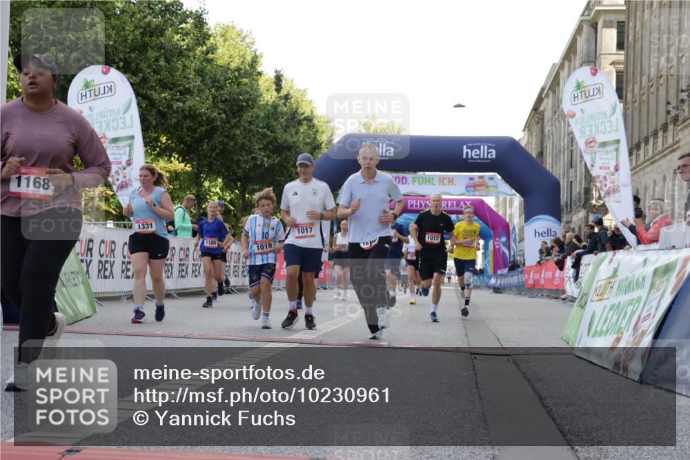 06.09.2026 - CURREX Alsterlauf Yannick Fuchs http://msf.ph/oto/10230961 06.09.2026 11:54:40 Ziel 1012, 1017, 1019, 1031, 1101, 1122, 1168, 1185, 1222, 1251, 1260, 1280, 1289, 1290, 1325, 1328, 1331 meine-sportfotos.de