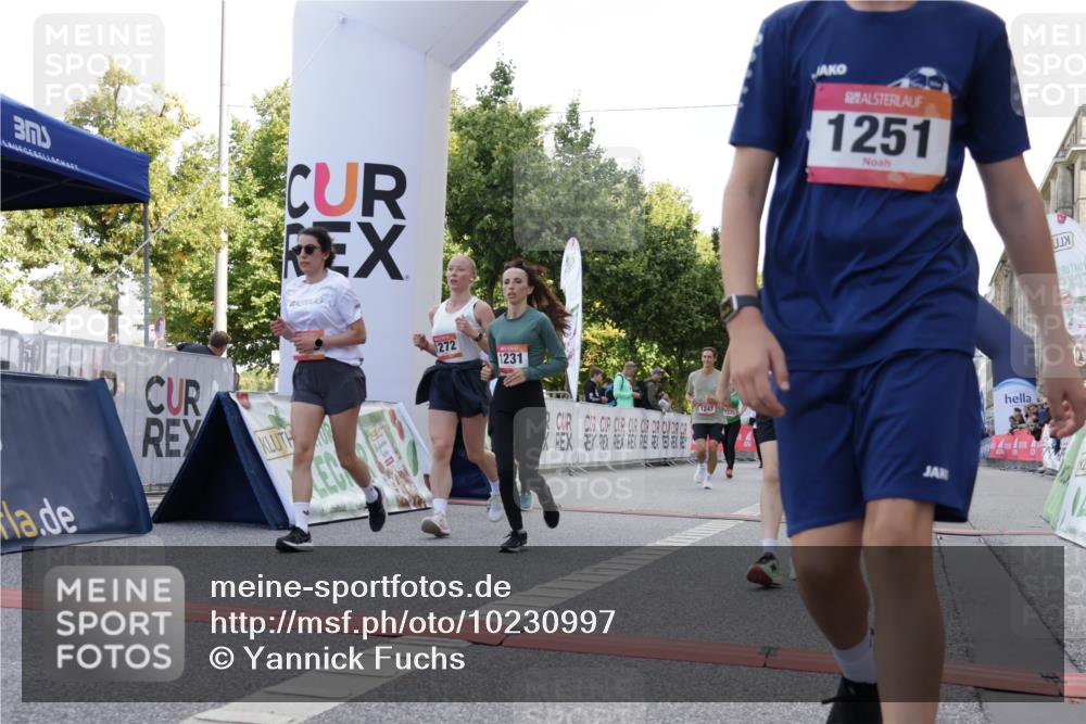06.09.2026 - CURREX Alsterlauf Yannick Fuchs http://msf.ph/oto/10230997 06.09.2026 11:54:47 Ziel 1012, 1017, 1019, 1031, 1060, 1101, 1140, 1145, 1185, 1222, 1231, 1247, 1251, 1260, 1270, 1272, 1275, 1276, 1280, 1290, 1331 meine-sportfotos.de