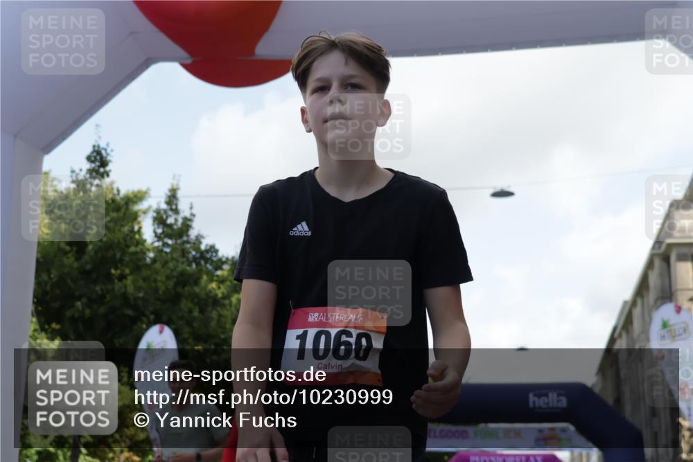 06.09.2026 - CURREX Alsterlauf Yannick Fuchs http://msf.ph/oto/10230999 06.09.2026 11:54:50 Ziel 1060, 1097, 1101, 1134, 1140, 1145, 1185, 1222, 1231, 1247, 1251, 1260, 1270, 1272, 1275, 1276, 1280 meine-sportfotos.de