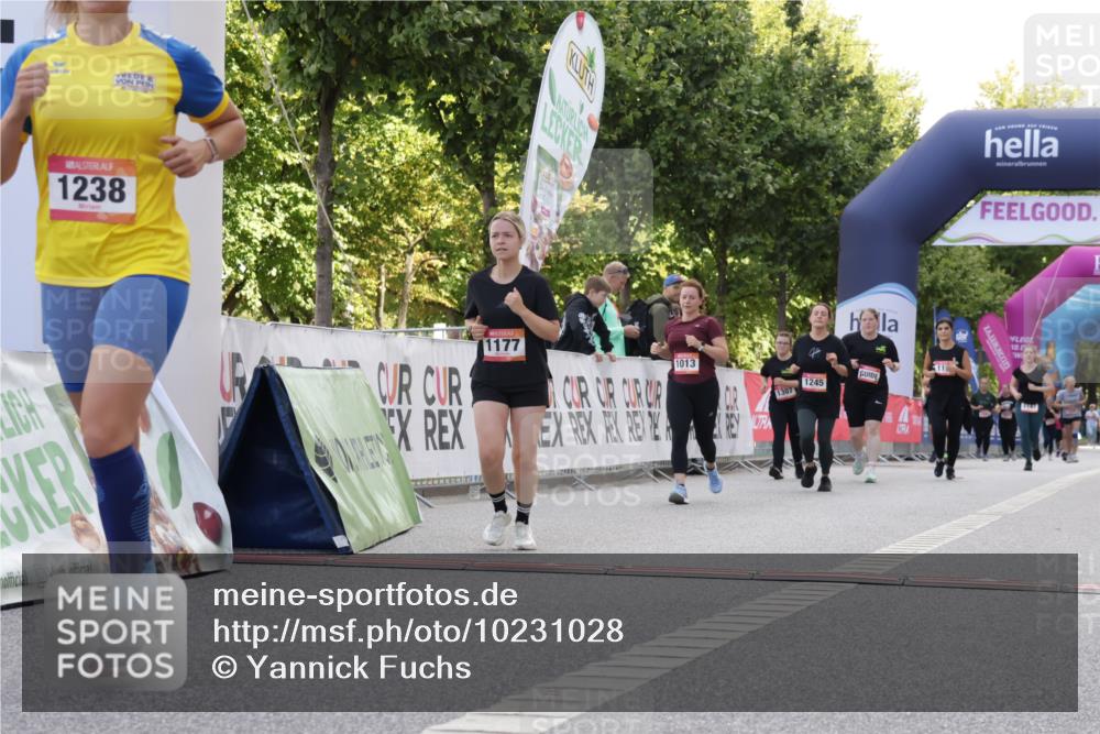 06.09.2026 - CURREX Alsterlauf Yannick Fuchs http://msf.ph/oto/10231028 06.09.2026 11:54:59 Ziel 1013, 1097, 1134, 1177, 1238, 1245 meine-sportfotos.de