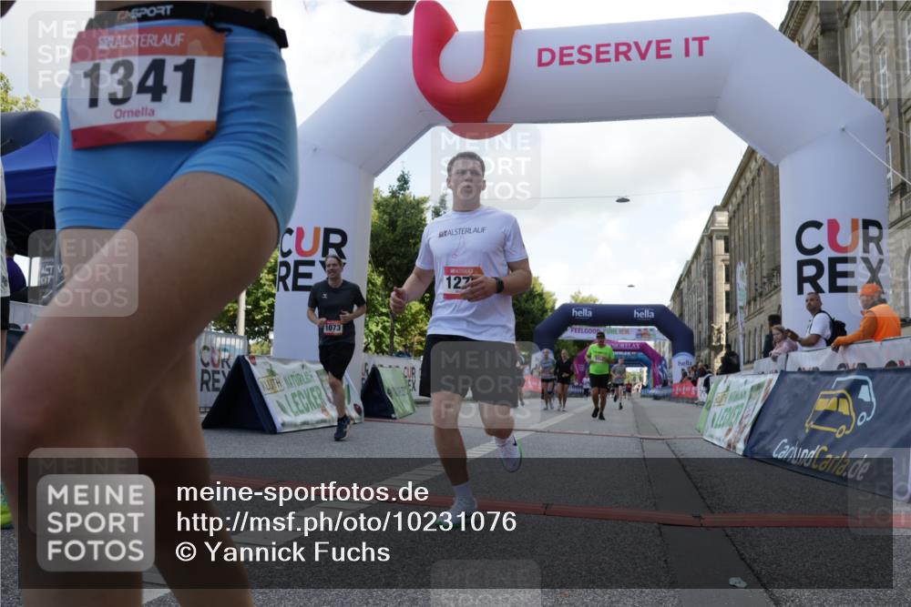 06.09.2026 - CURREX Alsterlauf Yannick Fuchs http://msf.ph/oto/10231076 06.09.2026 11:55:12 Ziel 1073, 1141, 1147, 1170, 1183, 1196, 1243, 1273, 1278, 1307, 1338, 1341, 8344 meine-sportfotos.de