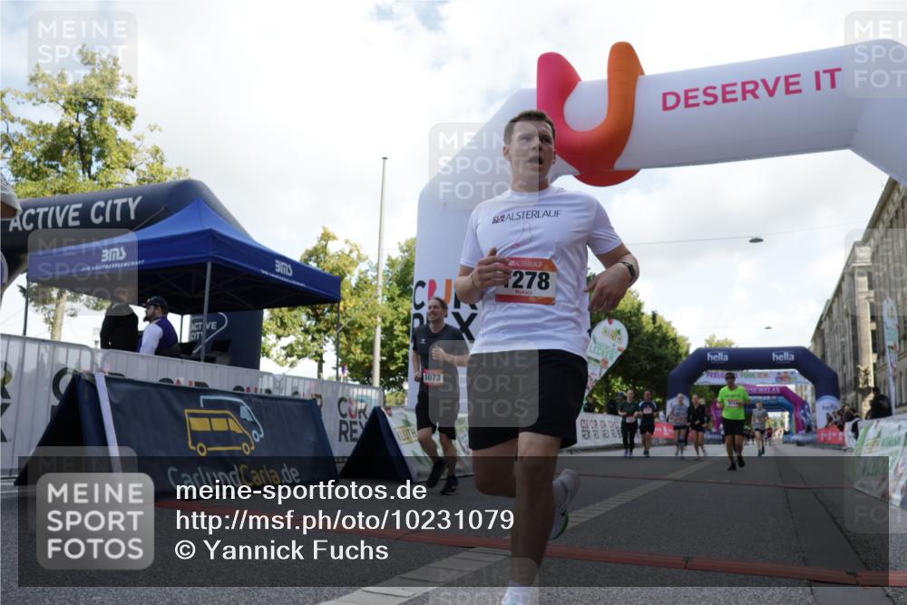 06.09.2026 - CURREX Alsterlauf Yannick Fuchs http://msf.ph/oto/10231079 06.09.2026 11:55:13 Ziel 1073, 1141, 1147, 1170, 1183, 1196, 1243, 1273, 1278, 1307, 1338, 1341, 8344 meine-sportfotos.de
