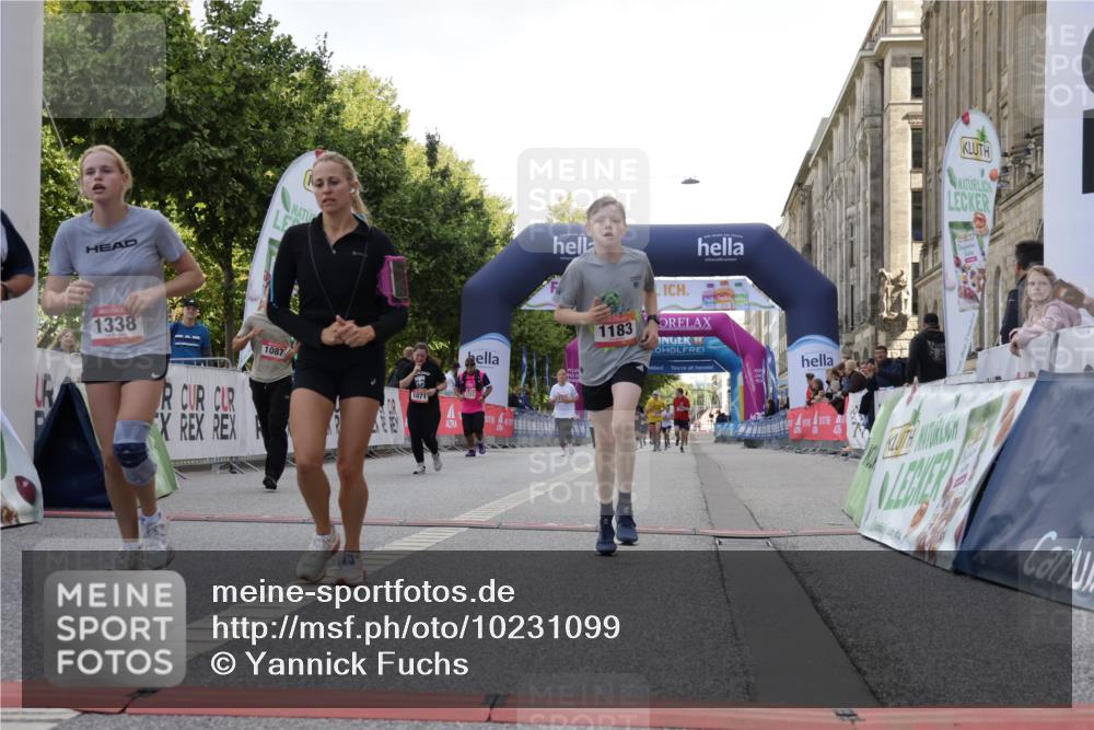 06.09.2026 - CURREX Alsterlauf Yannick Fuchs http://msf.ph/oto/10231099 06.09.2026 11:55:18 Ziel 1071, 1073, 1087, 1141, 1183, 1243, 1273, 1278, 1338, 8344 meine-sportfotos.de