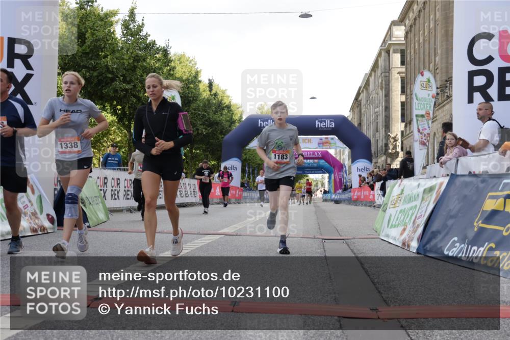 06.09.2026 - CURREX Alsterlauf Yannick Fuchs http://msf.ph/oto/10231100 06.09.2026 11:55:18 Ziel 1071, 1073, 1087, 1141, 1183, 1243, 1273, 1278, 1338, 8344 meine-sportfotos.de