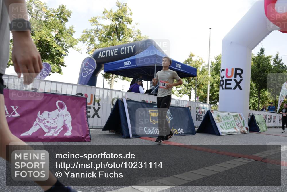 06.09.2026 - CURREX Alsterlauf Yannick Fuchs http://msf.ph/oto/10231114 06.09.2026 11:55:21 Ziel 1071, 1087, 1141, 1183, 1233, 1243, 1273, 1337, 1338, 8344 meine-sportfotos.de