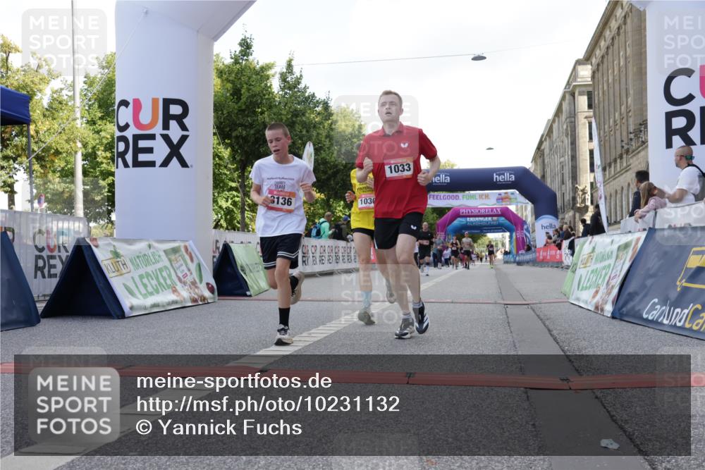 06.09.2026 - CURREX Alsterlauf Yannick Fuchs http://msf.ph/oto/10231132 06.09.2026 11:55:30 Ziel 1030, 1033, 1071, 1156, 1233, 1265, 1337, 8136 meine-sportfotos.de
